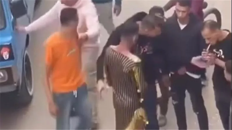 تفاصيل الحكم على المتهمين بإجبار شاب على ارتداء ملابس نسائية بالقليوبية 