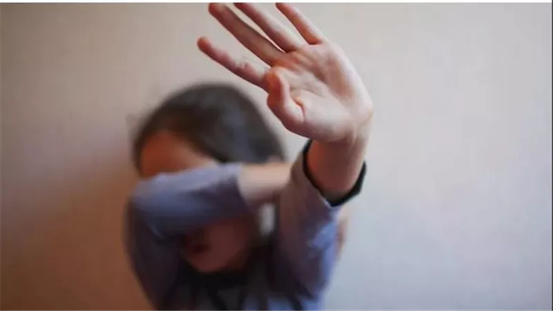 صرخة صامتة في السلام.. كيف تخلص أب من ابنته بسبب رسائل واتساب ؟