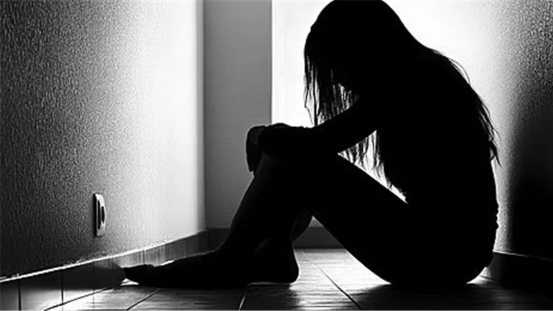 تفاصيل إنقاذ طالبة في اللحظات الأخيرة من محاولة إلقاء نفسها بحدائق أكتوبر 