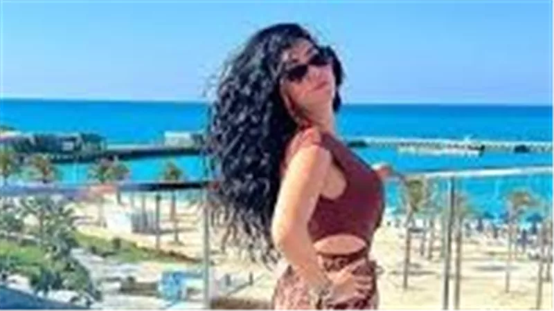  بنطلون مثير.. ميريهان حسين تثير ضجة بإطلالة جريئة | شاهد