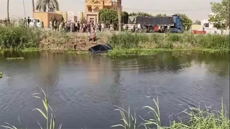 تفاصيل مأساوية.. مصرع 7 من أسرة واحدة سقطت سيارتهم بترعة المريوطية 