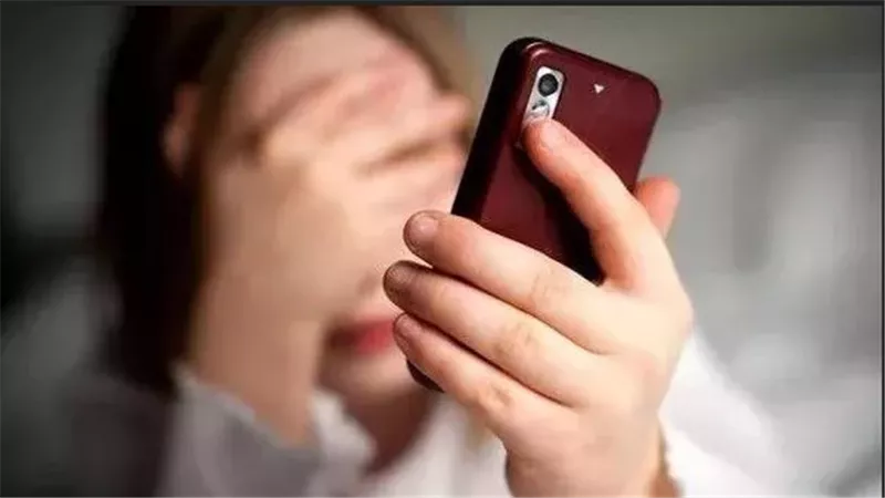 تفاصيل القبض على المتهم بنشر فيديو مخل لموظفة وتهديدها بالشيخ زايد