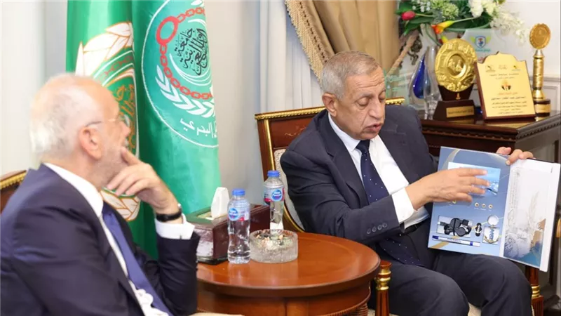 رئيس الأكاديمية العربية للعلوم والتكنولوجيا يستقبل سفير اليونان لبحث آفاق التعاون الأكاديمي والتقني