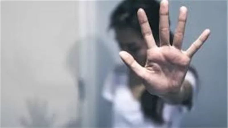 تفاصيل مثيرة في القبض على طالب هندسة انتحل صفة طبيب نفسي واستغل فتيات في النصب والتحرش