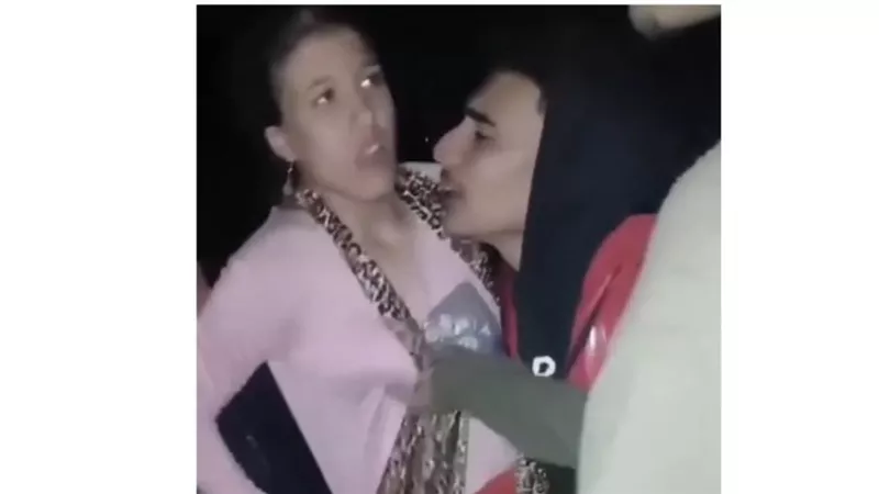 بيقسموا عليها.. تفاصيل صادمة عن فيديو الاعتداء الجماعي على فتاة 