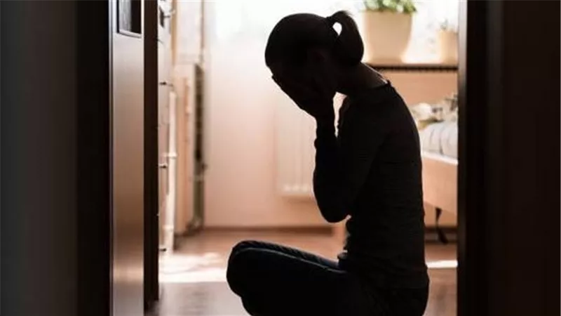 عامل أوضة عشان يقابل الستات.. هدى تطلب خلع زوجها في محكمة الأسرة