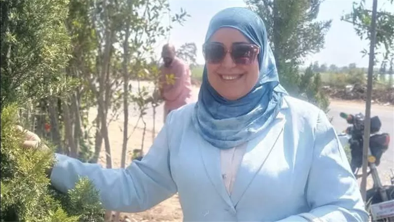 سَكب عليها مادة بترولية.. تفاصيل القبض على المتهم باشعال النيران في رئيسة قرية بكفر الشيخ