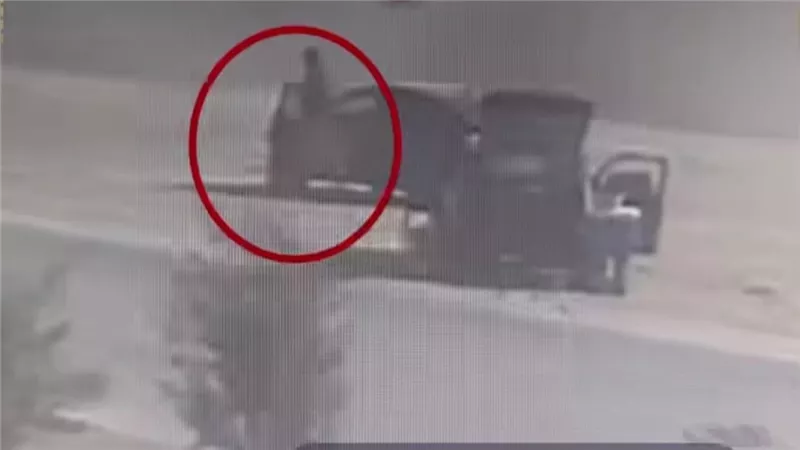 مش صديقته.. الداخلية تعرض فيديو يثبت قيادة الطالب للسيارة بواقعة وفاة بائعة الشاي | شاهد