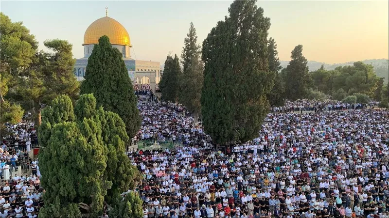 في أجواء إيمانية هادئة.. عشرات الآلاف يحيون رأس السنة الهجرية في رحاب المسجد الأقصى