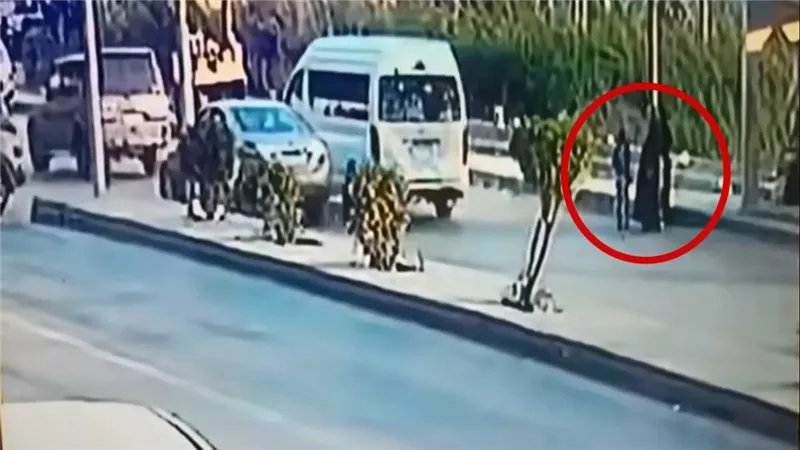 لقطات صادمة.. تفاصيل مأساوية في دهس أسرة على كورنيش المعصرة ووفاة الجد وحفيدته | فيديو