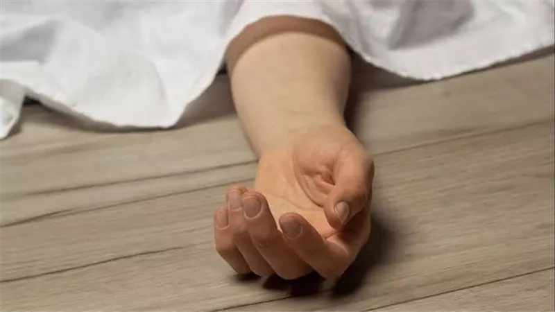 أبوه نسيه في العربية ومات.. تفاصيل مأساوية في وفاة طفل بالقاهرة