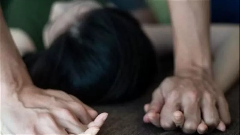 احتجز فتاة وهتك عرضها.. التفاصيل الكاملة للحكم على صيدلي في الإسكندرية
