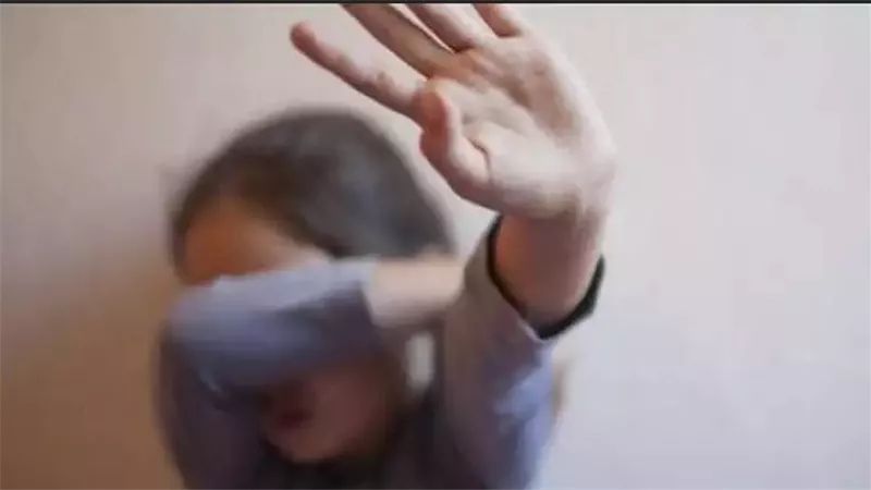 ضرب وتعذيب.. مأساة طفلة أنهى حياتها زوج الأم في أبوالنمرس