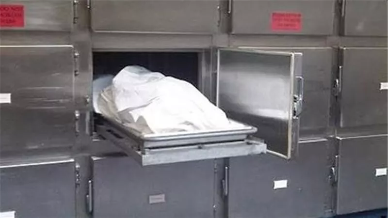 قطع عضوه .. عماد شك في علاقة زوجته بالطبيب فخلص عليه
