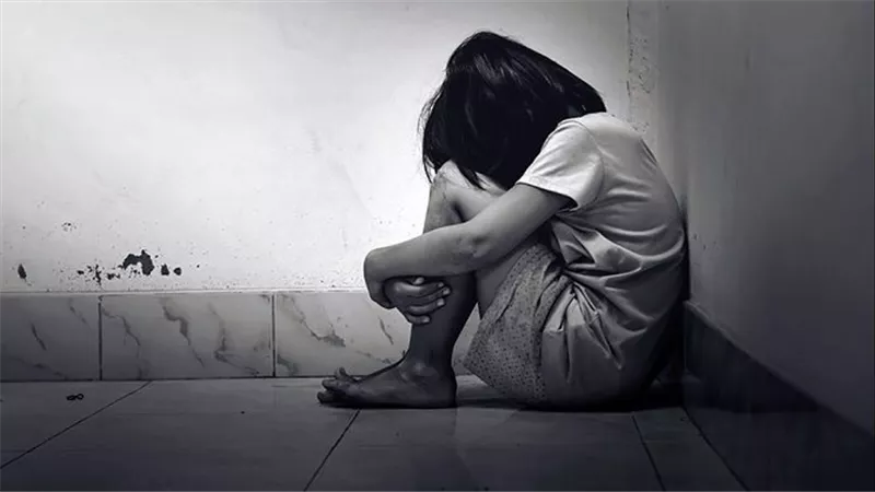 عاشرها معاشرة الأزواج في غياب والدها.. تفاصيل ضبط المتهم بالتعدي على ابنة عمه بالجيزة 