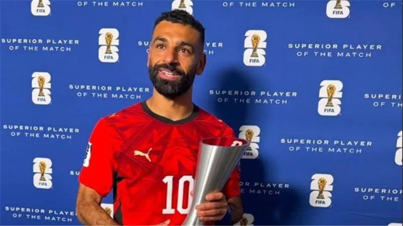  محمد صلاح يرد على سؤال مثير: من هو أفضل لاعب في تاريخ الكرة المصرية؟ 