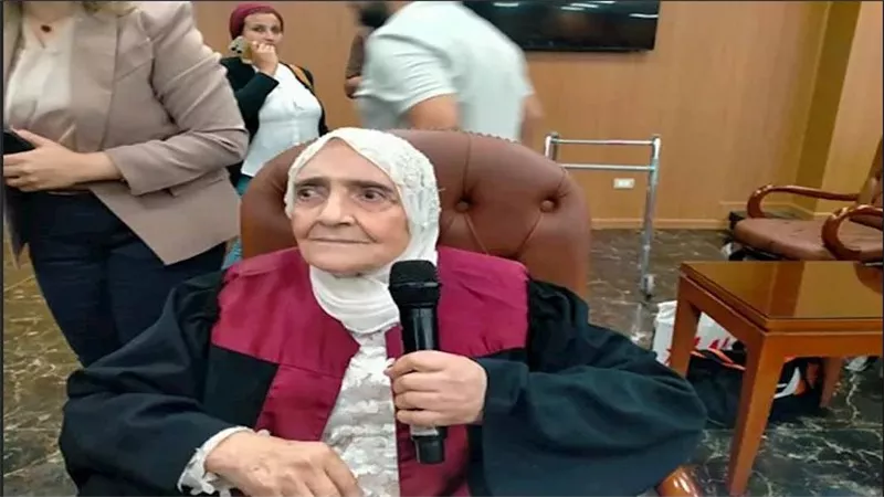 هزمت السرطان وحققت حلمها.. باحثة تحصل على الدكتوراه بعمر 83 عامًا بالمنصورة