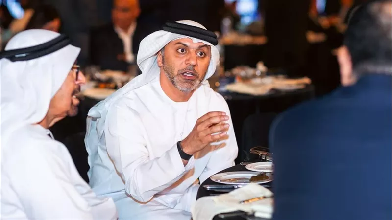 سفير الإمارات بالقاهرة يشارك في حلقة نقاشية حول الاستثمار السياحي في مصر