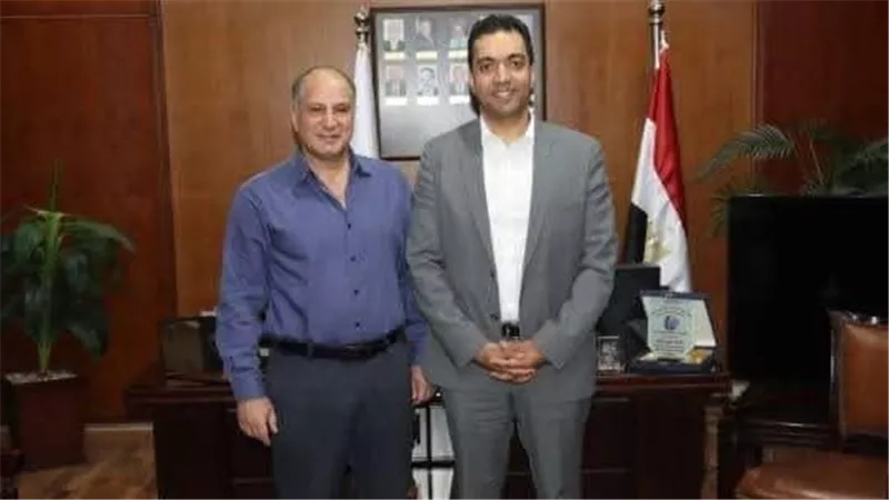 معهد بحوث أمراض العيون يستقبل رئيس الكلية الملكية لأطباء العيون بالمملكة المتحدة