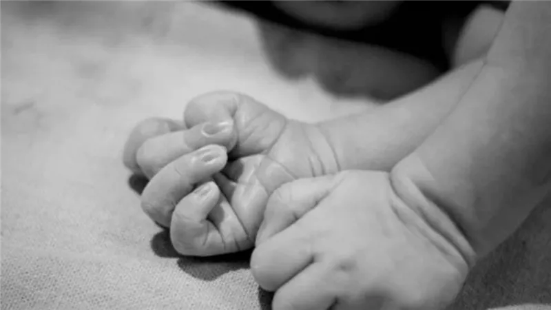 علاقة غير شرعية.. تفاصيل العثور على جسد رضيع بجوار مستشفى بحلوان 