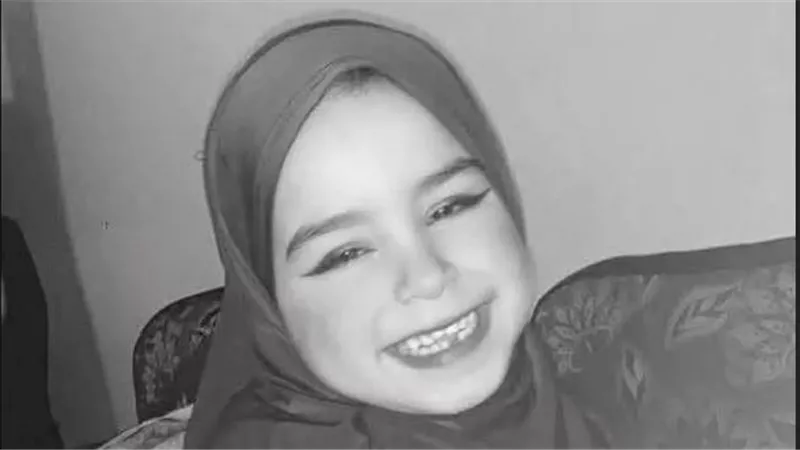 خرجت للتصوير بزي المدرسة فعادت في كفن.. تفاصيل مأساوية في دهس الطفلة وعد ببنها