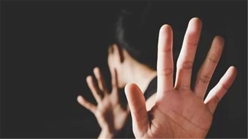 تفاصيل مثيرة في الحكم على مرشد سياحي تحرش بسائحة داخل سرداب فى معبد دندرة بقنا 