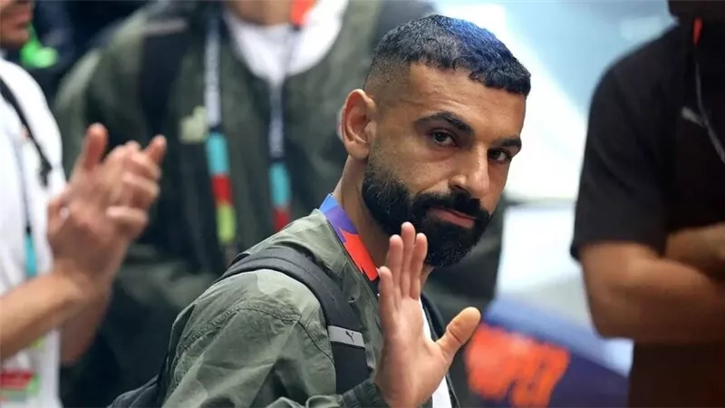 وعد وطلب.. ماذا قال محمد صلاح بعد وصول بعثة المنتخب إلى مصر؟