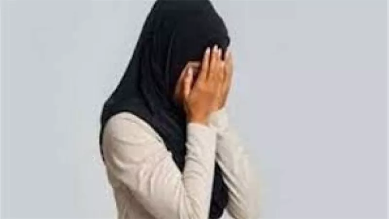 40 سنة زواج انتهت بطلاق غيابي.. مأساة سيدة تحملت العنف والديون من أجل أبنائها
