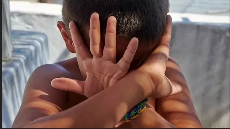 والد الطفل ضحية والدته وعشيقها بحلوان: اتخذت مسكن الحضانة مكانًا لممارسة العلاقة وتعذيبه