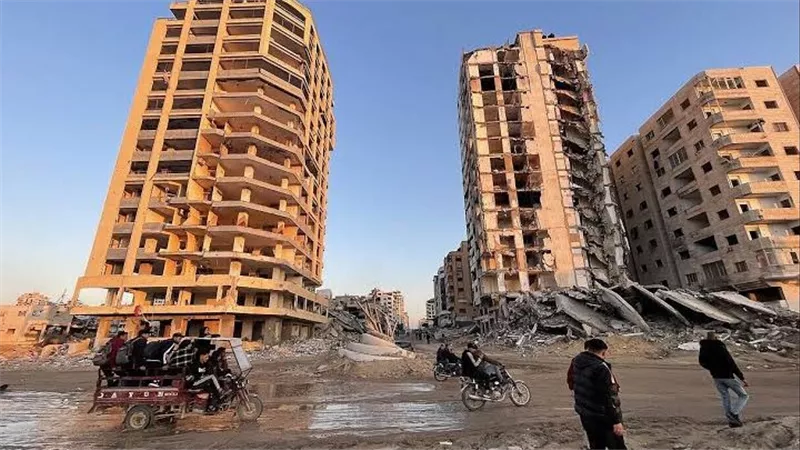 بين مطرقة التصعيد الامريكي الإيراني وسندان الأزمات المعيشية: مخاوف الشارع الفلسطيني من اتساع رقعة الصراع وانتقادات متصاعدة لخيار المحاور