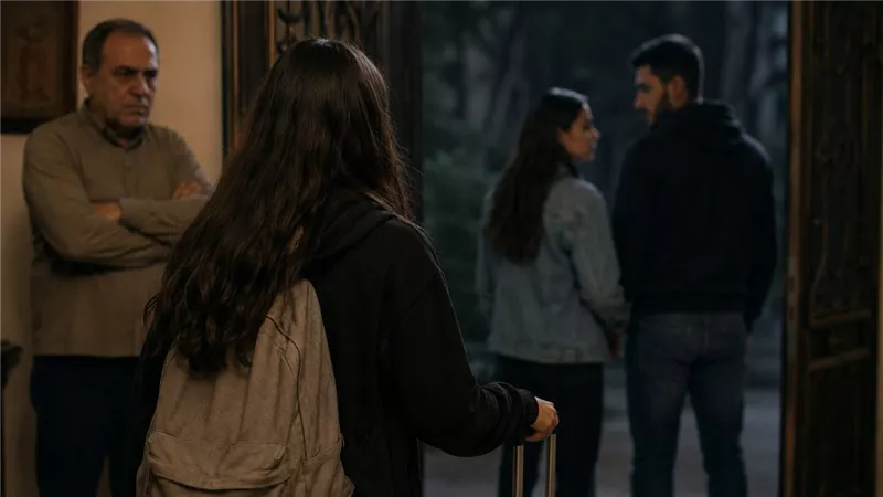أقامت مع شاب في شقته.. تفاصيل مثيرة في هروب طالبة من منزلها بأكتوبر 