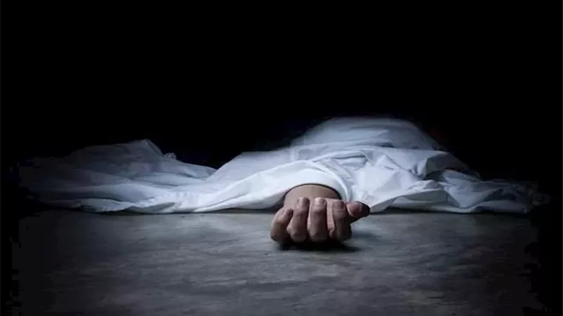 طلب مساعدتها لدخول الحمام.. فتاة تنهي حياة والدها المسن في المرج
