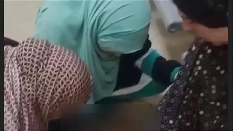 فيديو أثار الجدل.. تفاصيل ولادة سيدة في ممر مستشفى إطسا بالفيوم