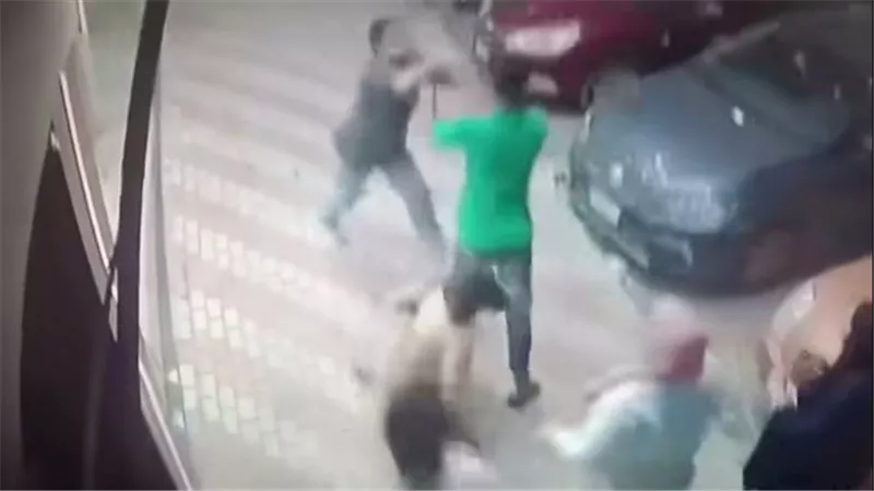 لقطات صادمة.. تفاصيل ضبط المتهمين بالاعتداء على فتاة بطنطا | فيديو