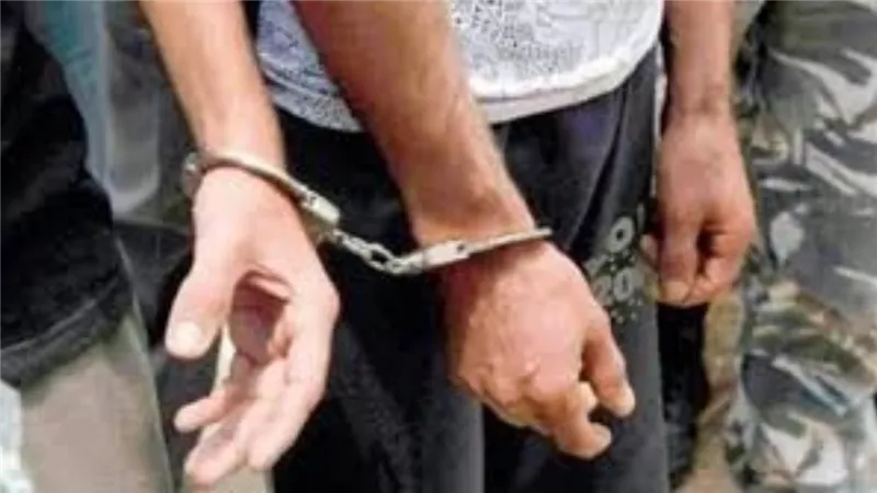هتكوا عرضهما.. تفاصيل ضبط 5 متهمين اعتدوا على طالبتين بالبدرشين 