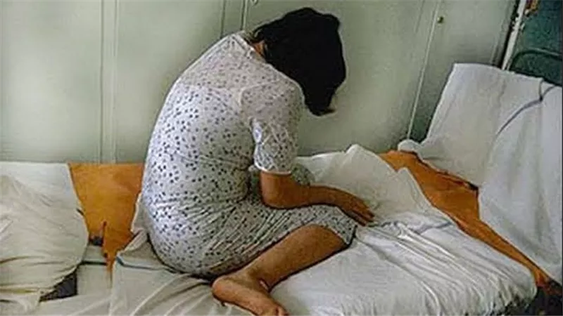 سهرات خاصة وعلاقة مشبوهة.. تفاصيل القبض على سيدة وفني كهرباء بتهمة الاعتداء على صغيرة في مدينة نصر