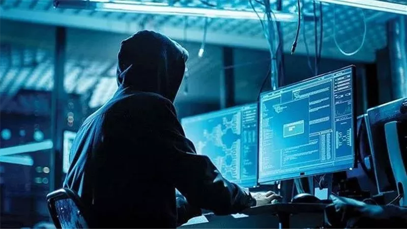  شقة مهجورة وملابس نسائية.. كيف سقط رجال الأعمال بفخ ابتزاز هاكر حلوان ؟ 