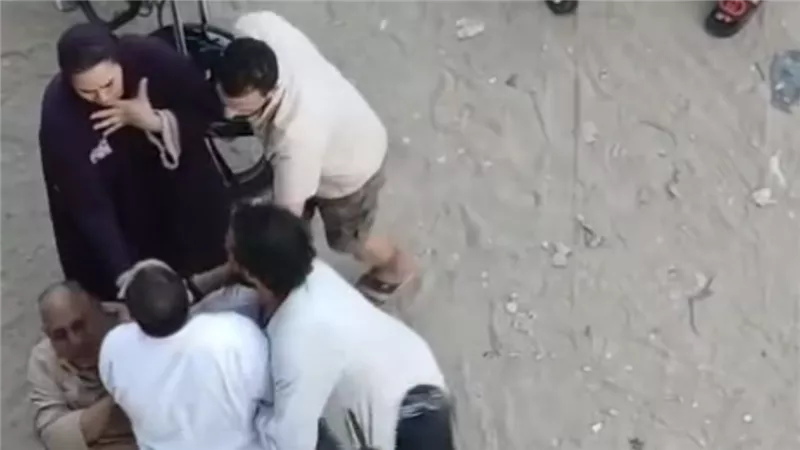 غضب بعد انتشار فيديو للاعتداء على مسن وزوجته في المرج 