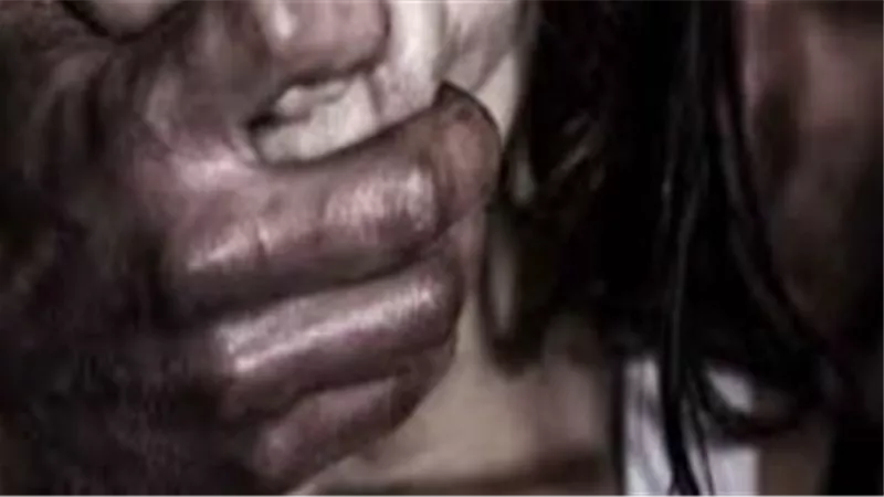 حملت منه سفاحا.. تفاصيل ضبط حارس عقار هتك عرض ابنته القاصر بالإسكندرية