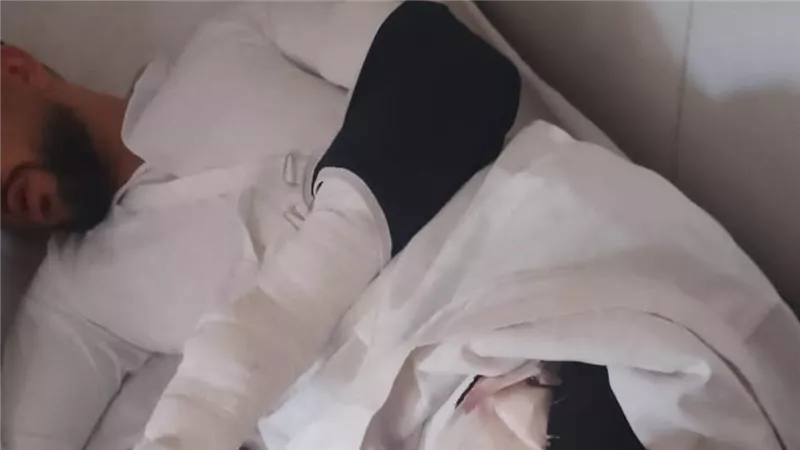  انهالوا عليه بالأسلحة البيضاء.. فتاة تتهم 3 شباب بالاعتداء على شقيقها بالدقهلية 