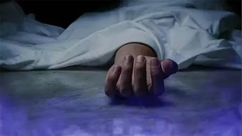 عايز فلوس.. تفاصيل صادمة في مقتل مسن على يد نجله بأسيوط