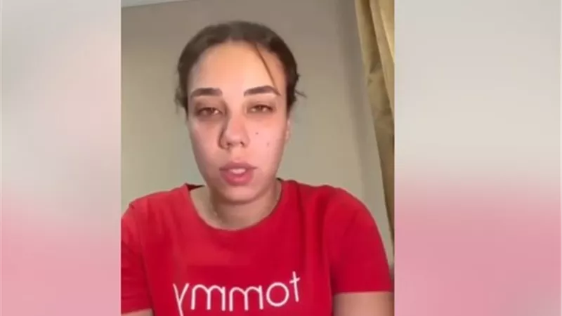 سامحوني.. أول ظهور لمضيفة الطيران بعد إهانتها لأهالي الصعيد | فيديو