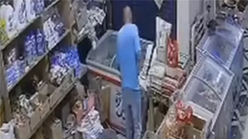 فيديو التحرش بطفلة داخل سوبر ماركت في 6 أكتوبر يثير الغضب | شاهد 