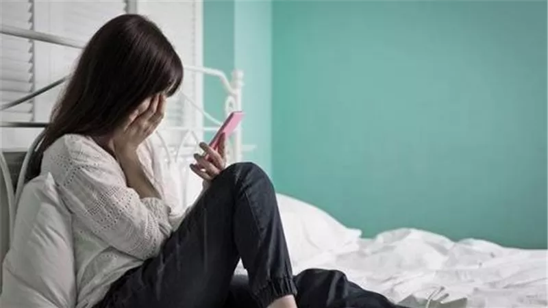  الشبكة مقابل فيديوهاتك الفاضحة.. تفاصيل مثيرة في شهادة الطالبة ضحية ابتزاز خطيبها 