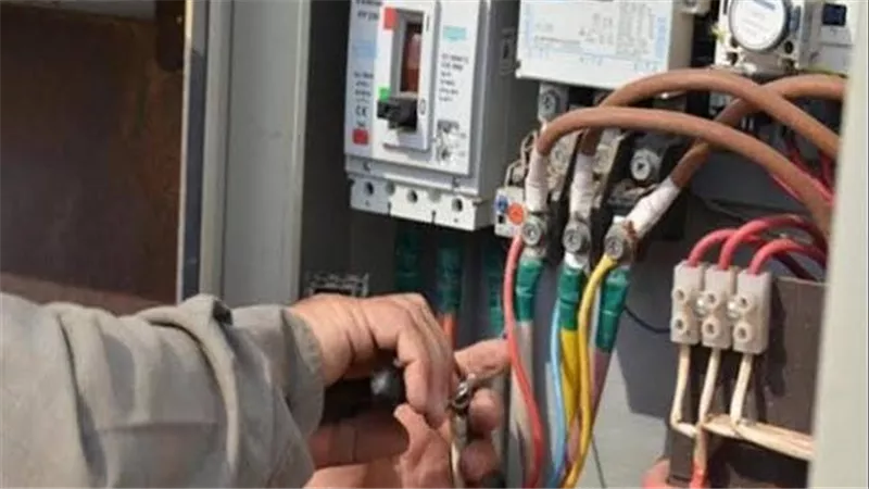 إجراء وحيد.. كيف تحمي نفسك من محضر سرقة الكهرباء والغرامات ؟