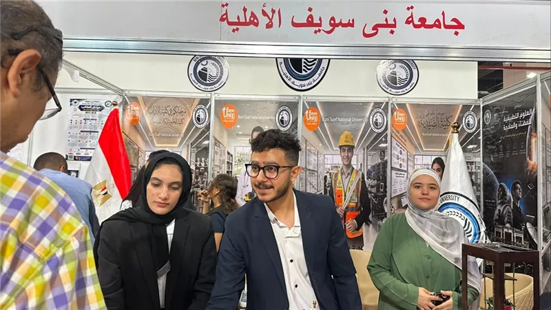 في معرض «أخبار اليوم للتعليم العالي».. طلاب علوم الملاحة وتكنولوجيا الفضاء يبتكرون قمرًا صناعيًا تعليميًا وروفر للاستكشاف الذاتي صور