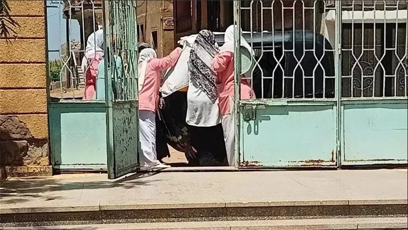 ولدت في التوكتوك.. تفاصيل وضع أم مولودتها أمام وحدة صحية بالقليوبية