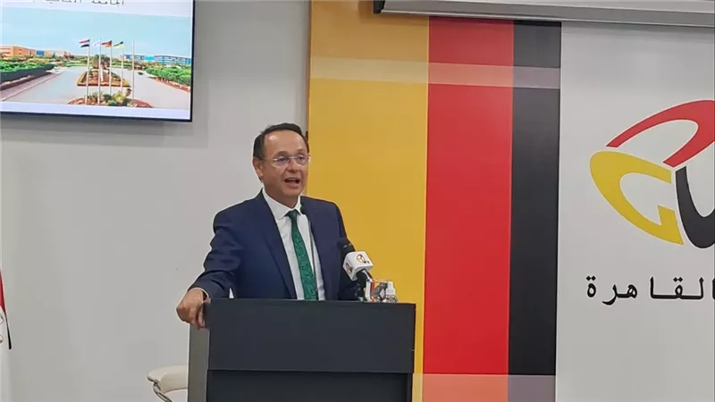 رئيس مجلس أمناء GUC وGIU يستقبل أوائل الثانوية العامة الحاصلين على منح دراسية كاملة (صور)
