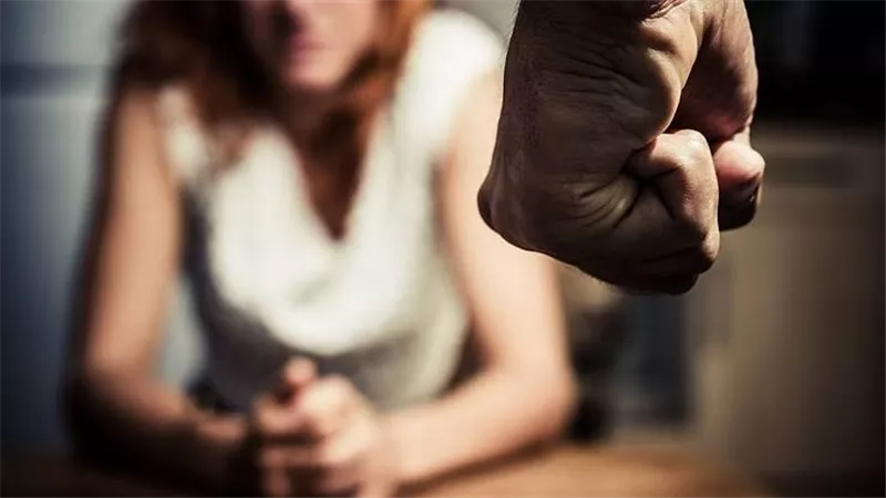 كسر عضمها وأجهضها.. مأساة سيدة قتلها زوجها بشومة في المنيا