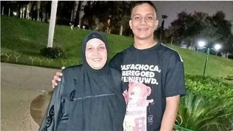 لم تتحمل رؤية النعش.. تفاصيل وفاة أم حزنا على نجلها في شبرا الخيمة